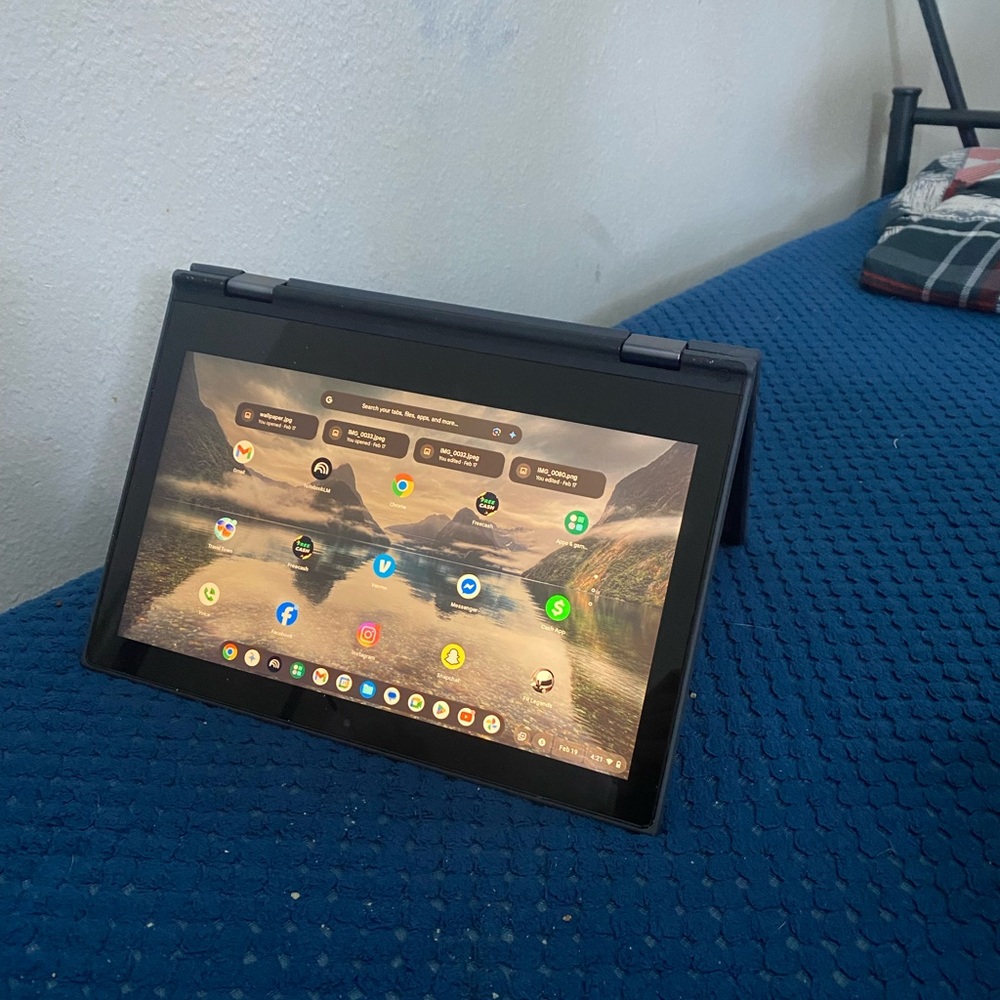 Lenovo 300e 2-in-1 Chromebook - 64GB Storage - Touchscreen Tablet